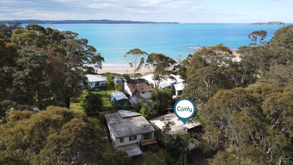 Secluded 3-bed Retreat Moments to the Beach