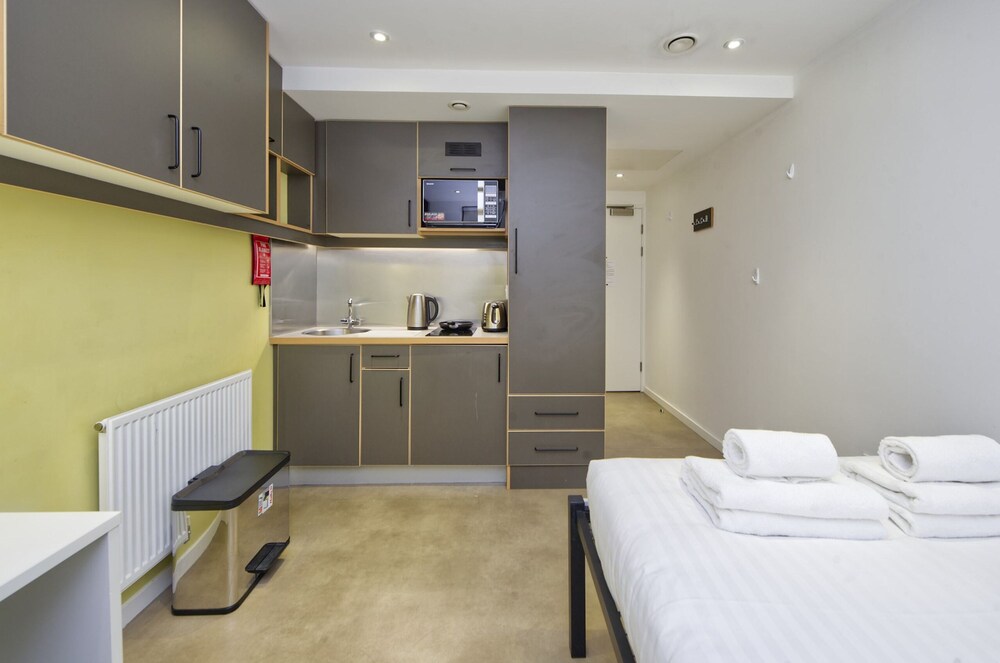 Inviting Student Studio Minutes From City Centre