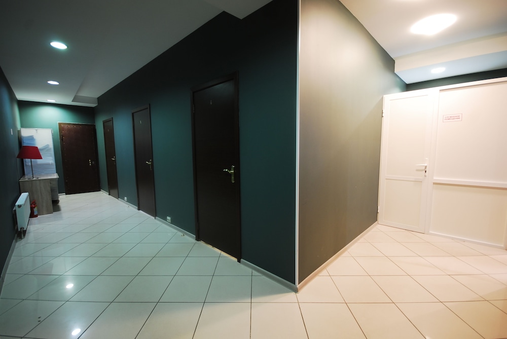 Landmark City Hotel - Hostel