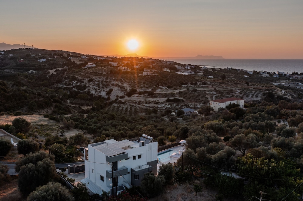 3a's Family Luxury Villa