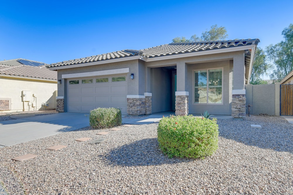 Charming Gilbert Home w/ Patio  Putting Green! - Property Image 2