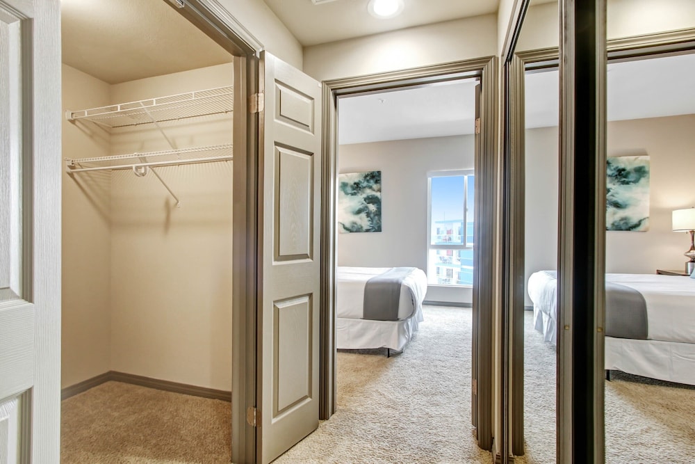 Global Luxury Suites at Marina Del Rey