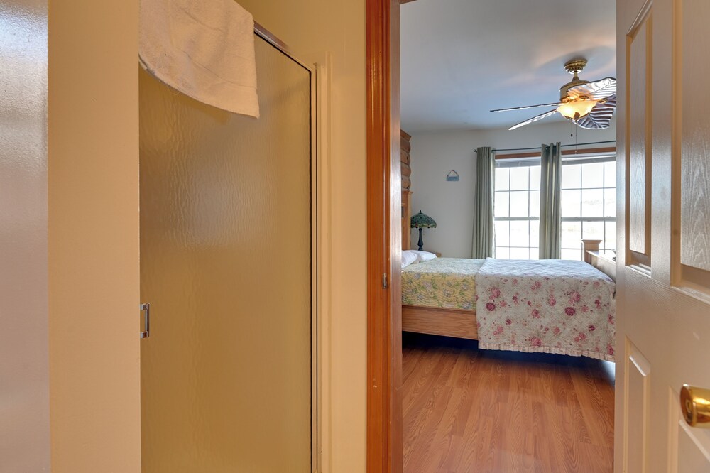 Steps From Lake George! 8-acre Home w/ Dock Access