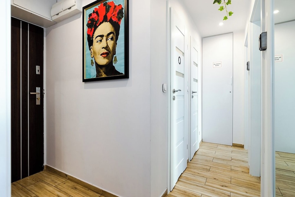UNIT Short Rent Apartment by Warsaw Metro Station