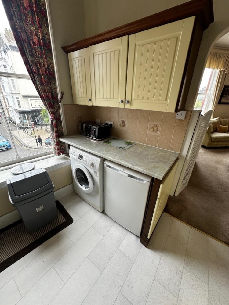 4-beds, Sleeps 8, Sea View & Pet Friendly