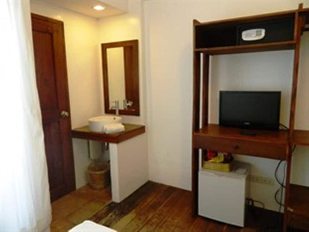 Boracay Coco Huts