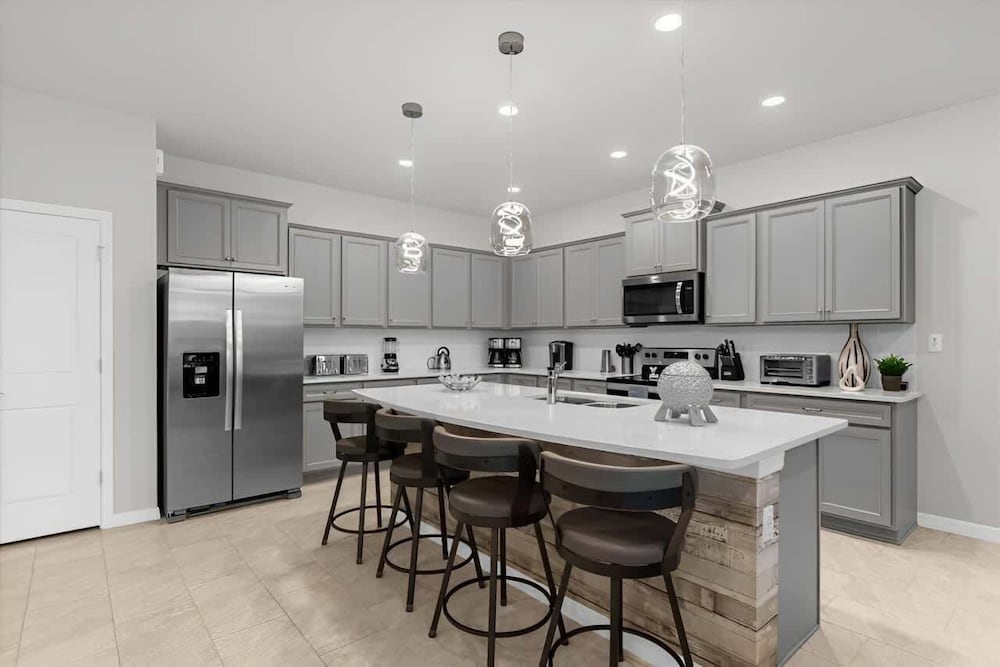 Luxury Themed Villa With Pool Near Disney & Attractions