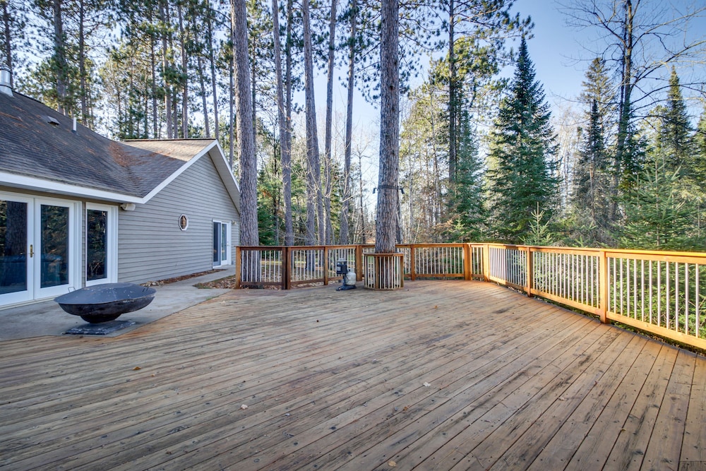 Peaceful Hibbing Getaway: Heated Floors, Fire Pit!