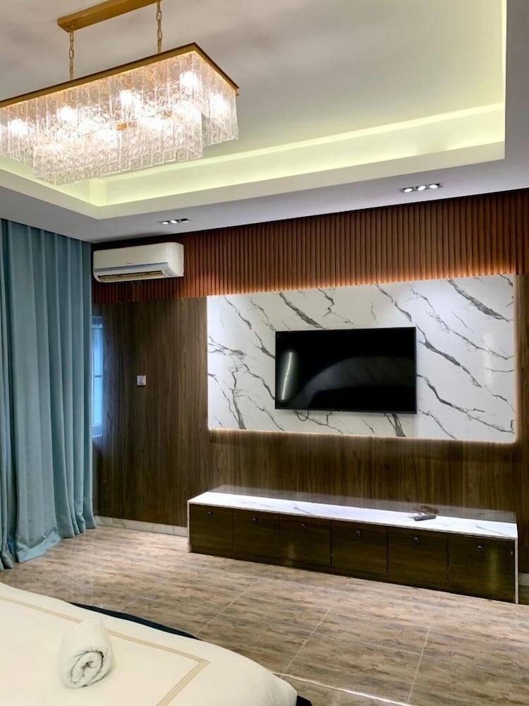 Sujimoto Residences