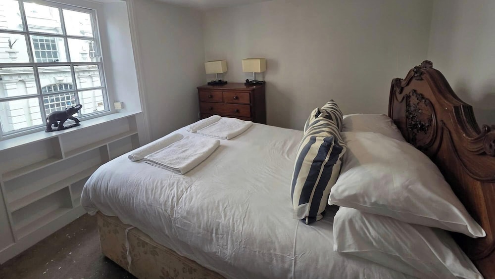 3-bed Seaside Haven - Sleeps 7 & Pet Friendly