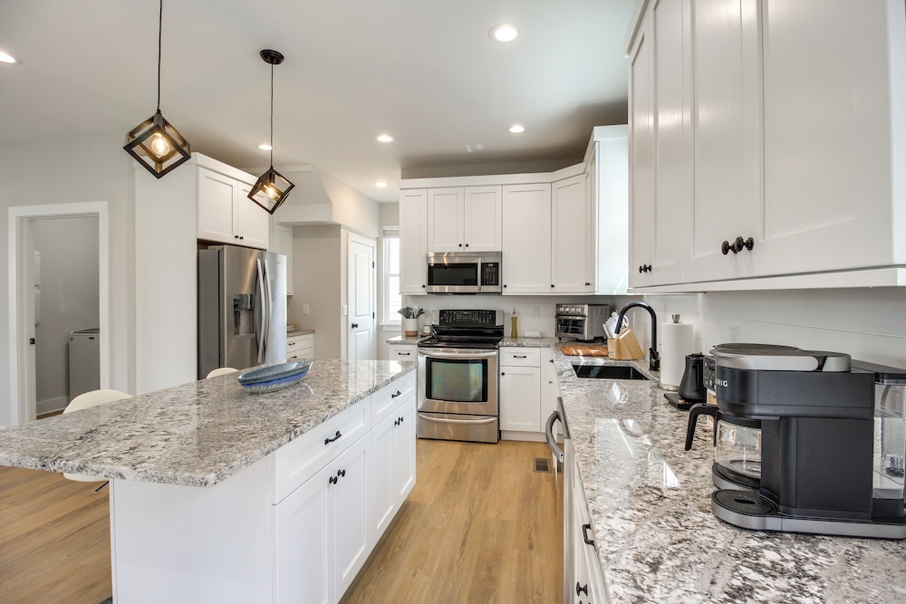6 Mi to Chattanooga: Home w/ Balcony & Dtwn Views!