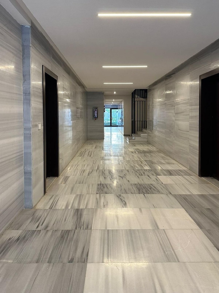 89B-106 Lake View Residence