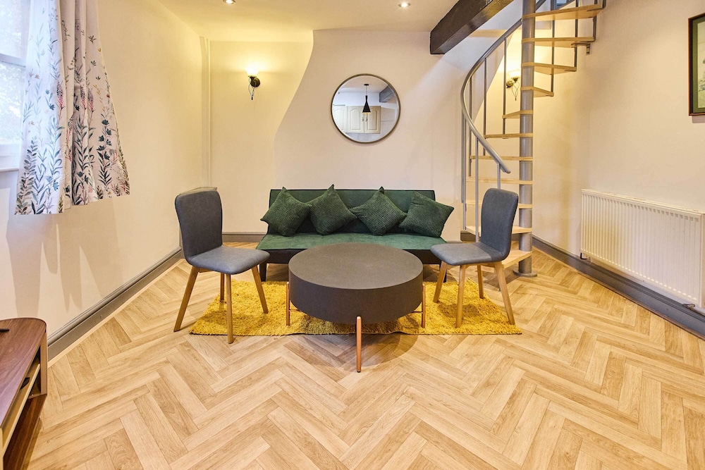 Host Stay Emporium Apartment B