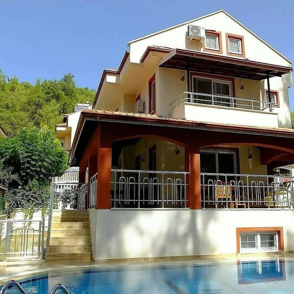 BBF Villa 3 by Dream of Holiday view 5