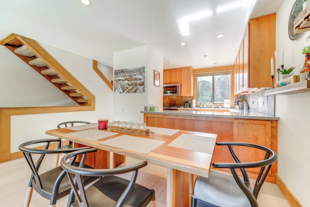 8 Mi to Lake Tahoe: Spacious Northstar Condo!