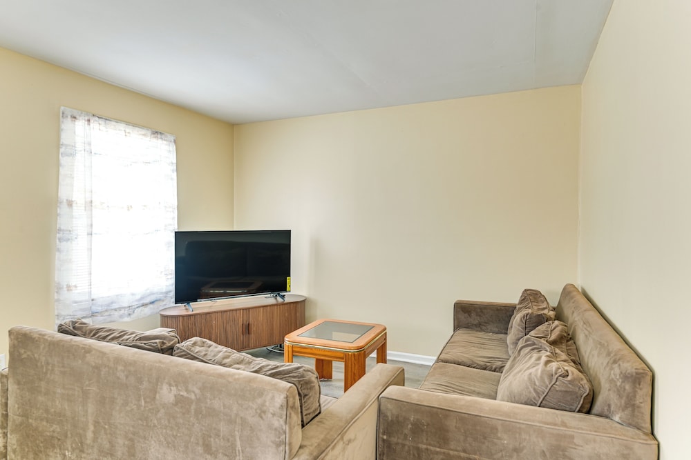 Near Hospitals: Home w/ Yard in Albany!