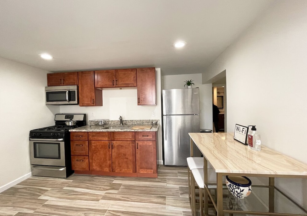 Fox Point Modern Apartment view 2
