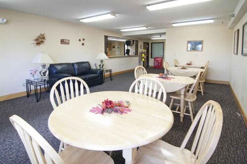 Americas Best Value Inn Zumbrota view 3