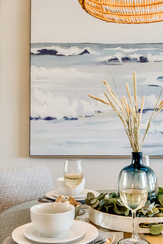 Apartment w Sea Views by Camps Bay Beach Kyanos
