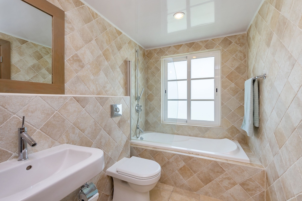Beautiful 5-BDR 2 levels villa for rent