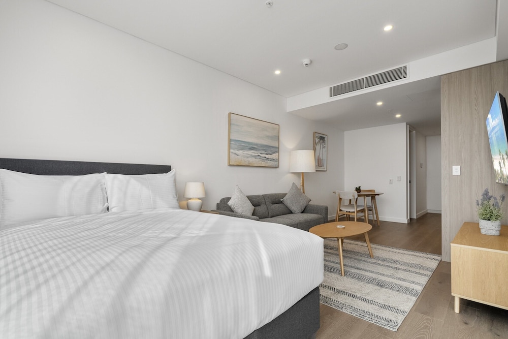 Chic Studio Stay Near Cafes and Coastline