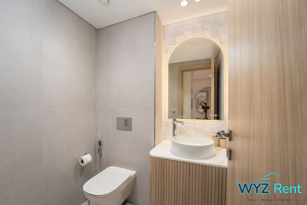 Stunning 2 BR in the heart of Downtown