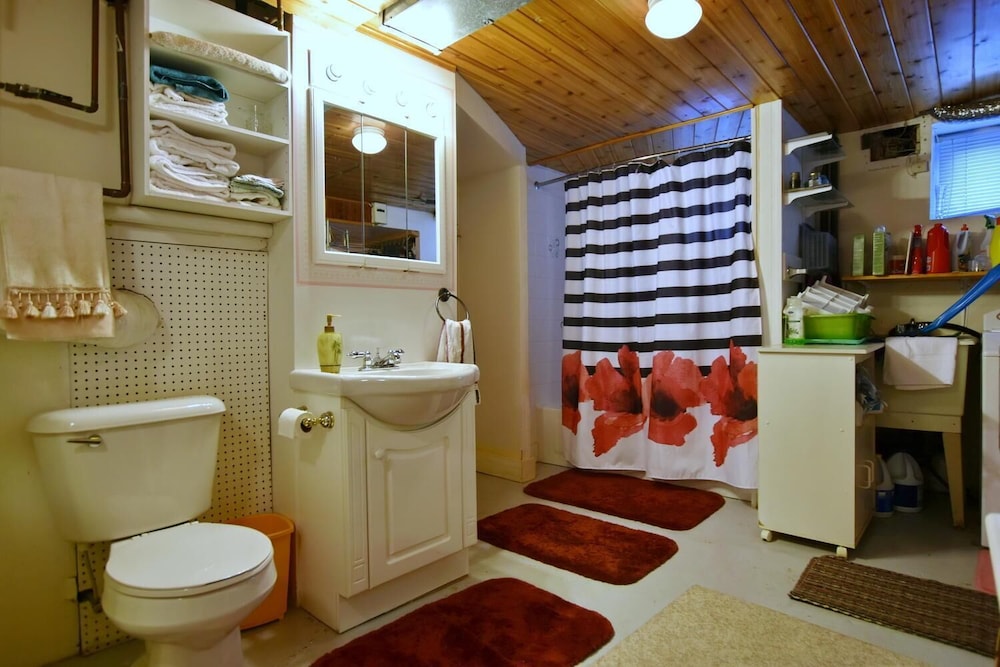 10th Avenue Guest House & Suites