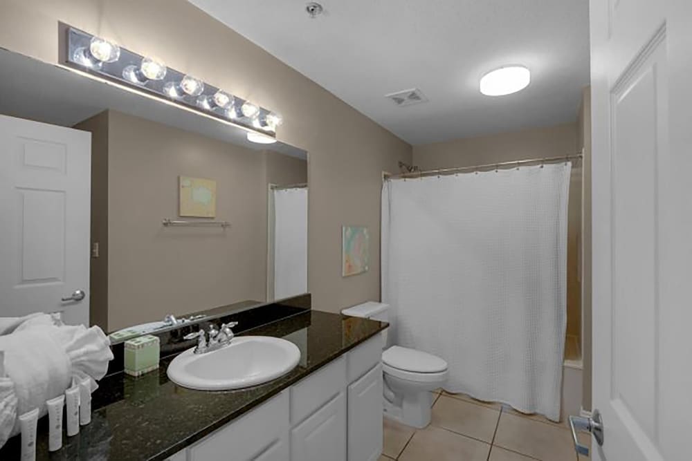 Calypso 2-2108 West