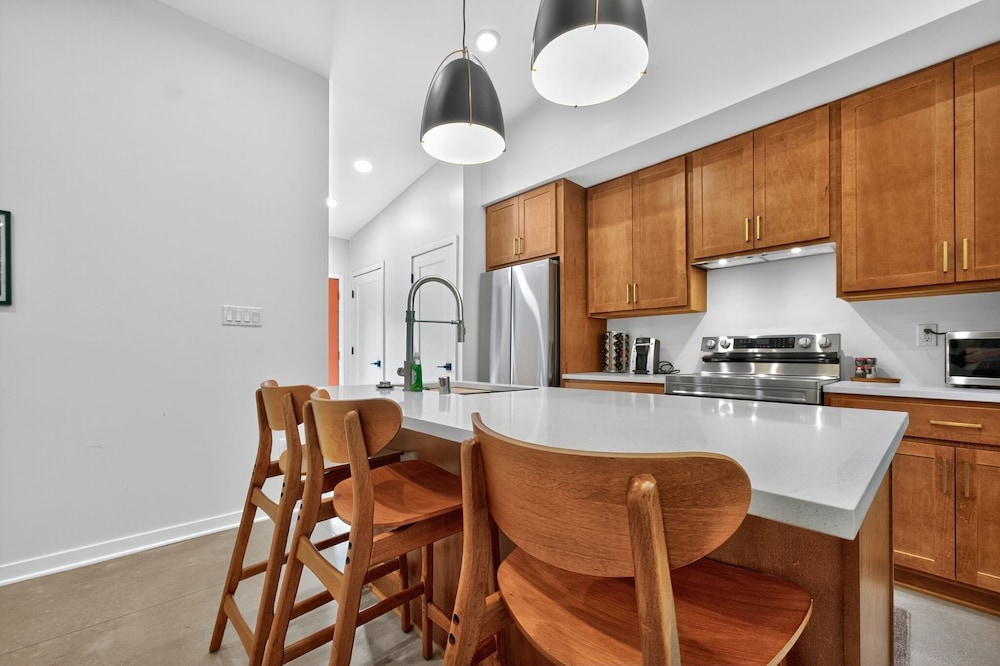 500 House - Unit A 1 Bedroom Townhouse