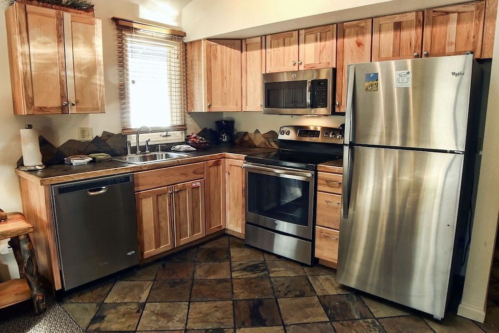 King Bed Condo With Personal Hot Tub On Deck With River View 1 Bedroom Condo - Property Image 3