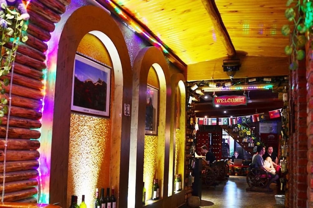 Leo Hostel