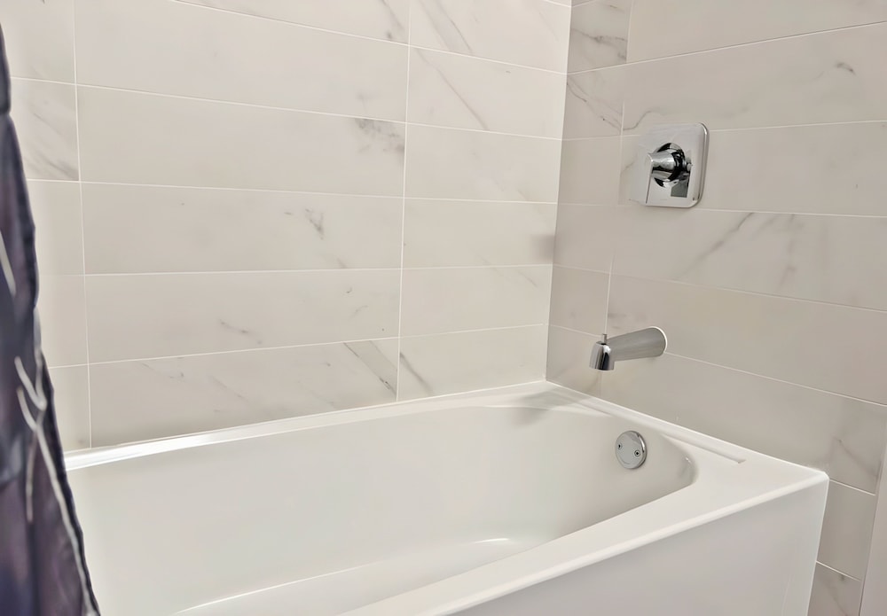 4BR Townhouse with Parking - WV rep 3