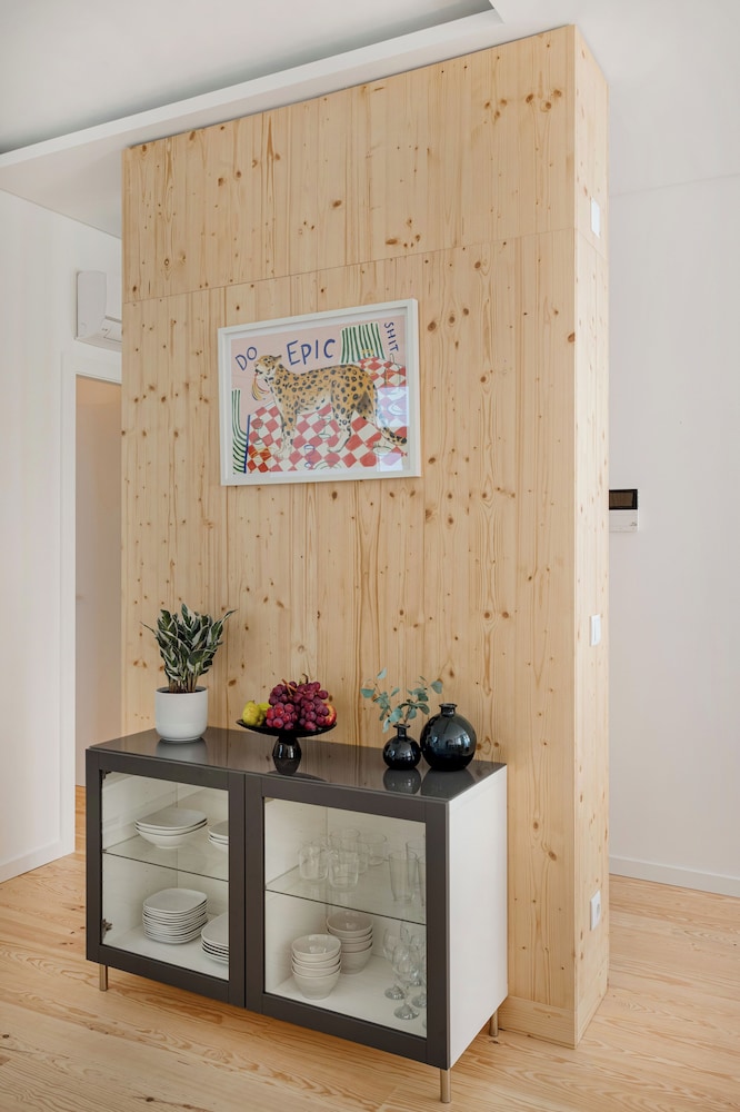 AB10 Modern Lisbon
