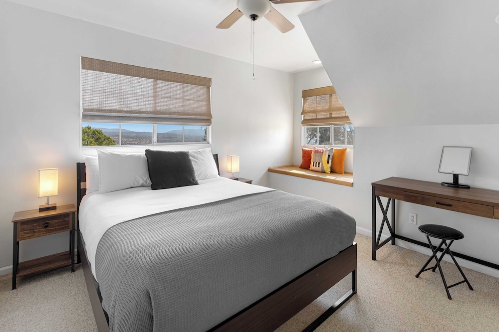Wine Country Retreat Gorgeous Views, Minutes to Wineries