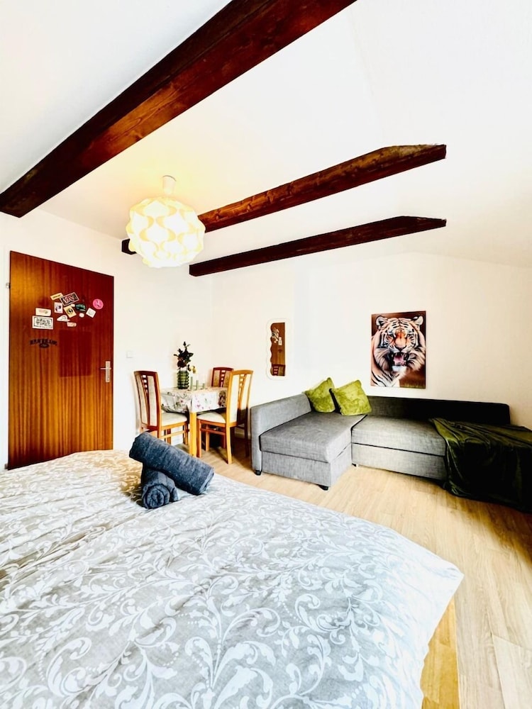 Cozy 7BR Villa Near Blumengarten