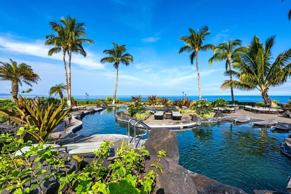 Halii Kai Oceanfront KBM Resorts 2 Units, 4 Bedrooms Ml-2567