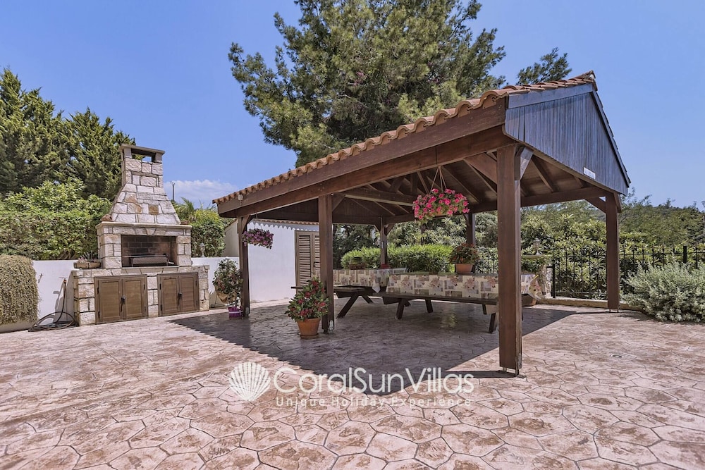 Away-from-it-all, Exceptional Sea Views Sleeps 10
