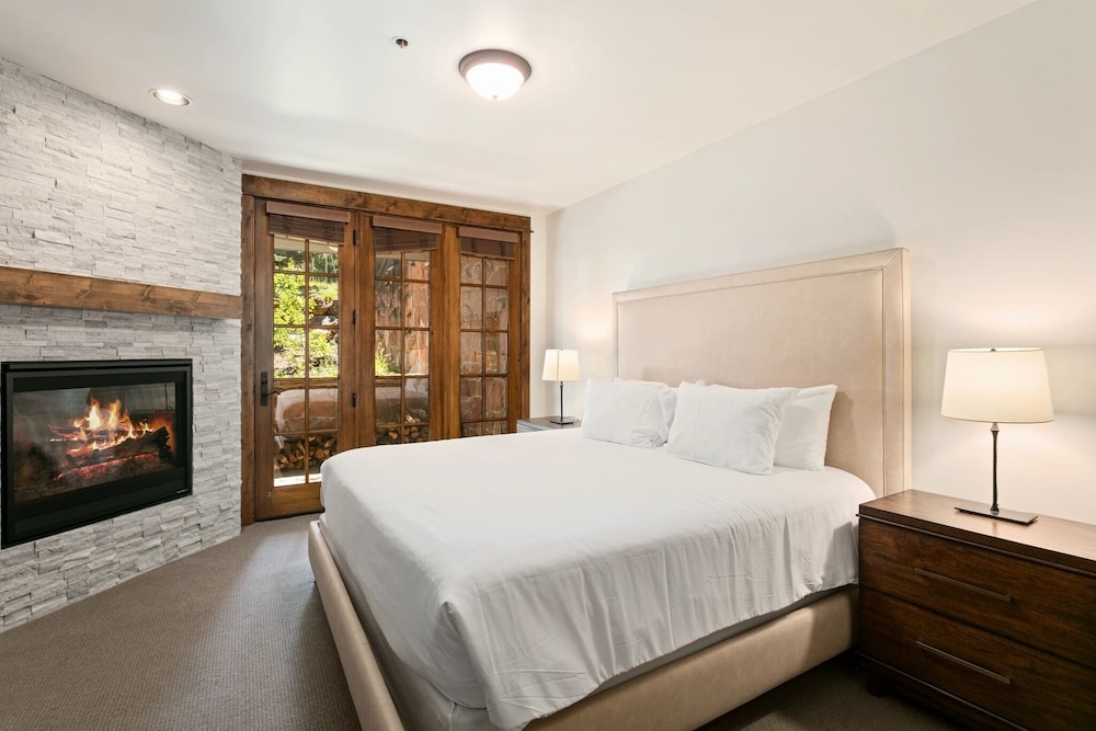 Stag Lodge at Deer Valley Resort - Four Bedroom Residence with Loft and Spa #29 4 Condo