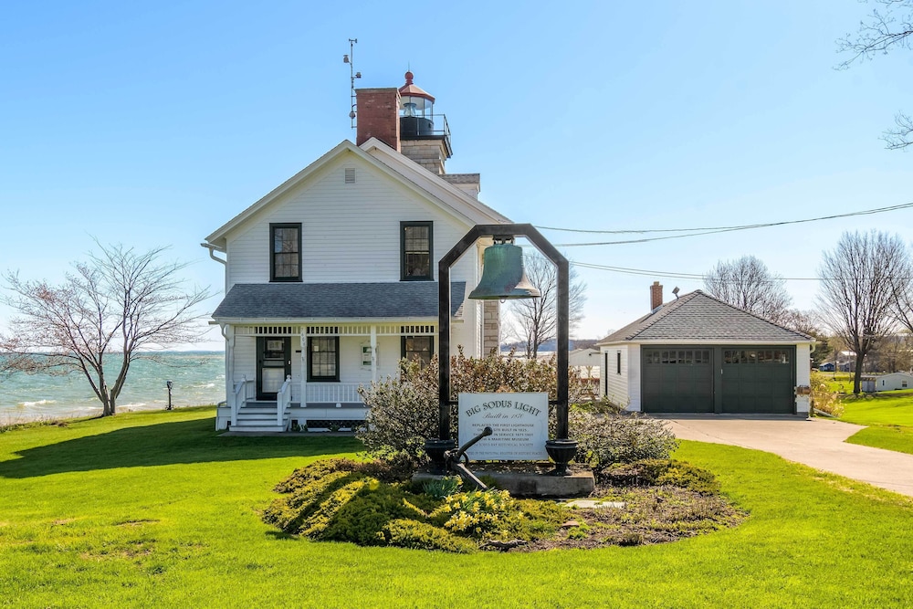 Sodus Point Home - Walkable to Beach!