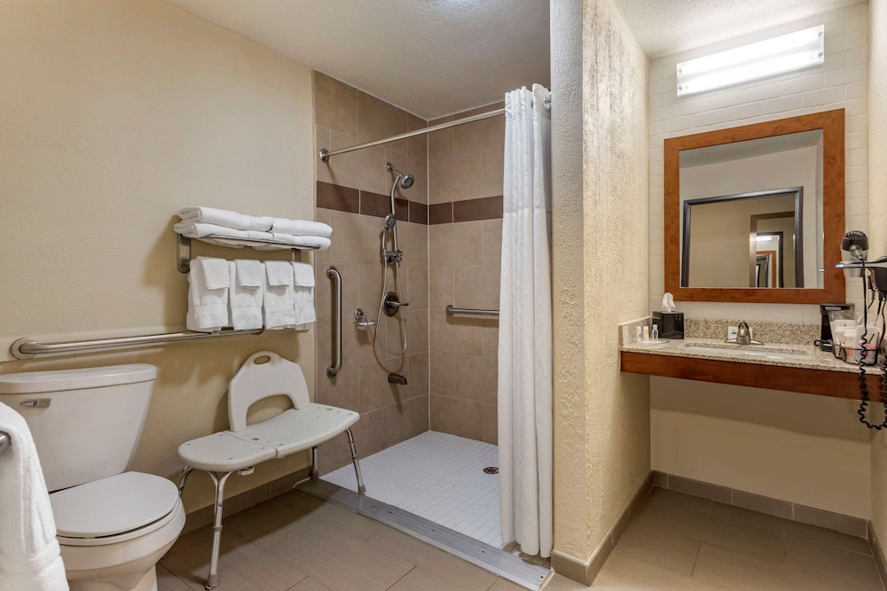 Batesville Vacations - Comfort Suites - Property Image 24