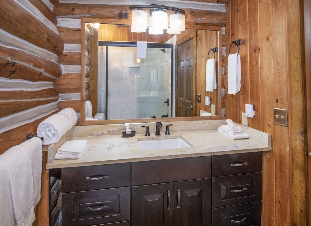 Timbercreek #10b 3 Bedroom Home by RedAwning