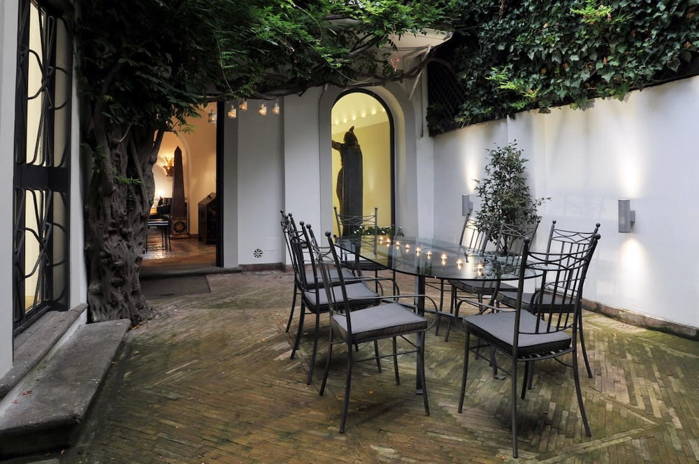 La Palazzina Santa Dorotea Splendid Rome Townhouse With Courtyard Garden
