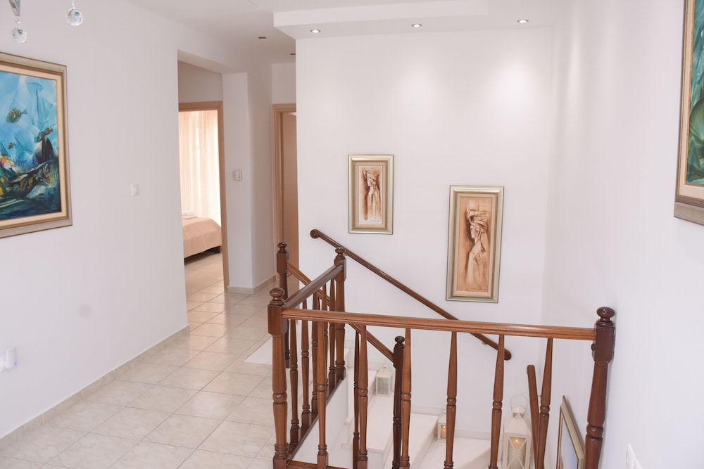 Keratea Luxury Villa - Athens Airport