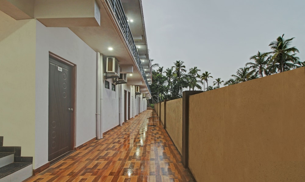 Itsy Hotels La Prince Residency view 3