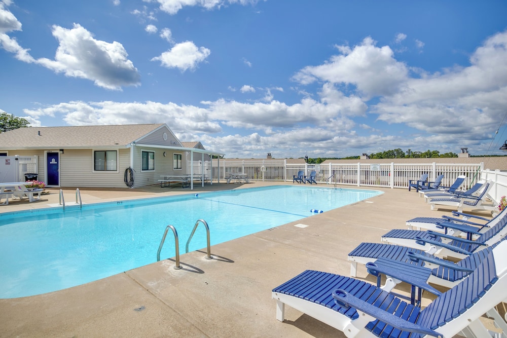 Lakefront Osage Beach Condo: Main Channel View!