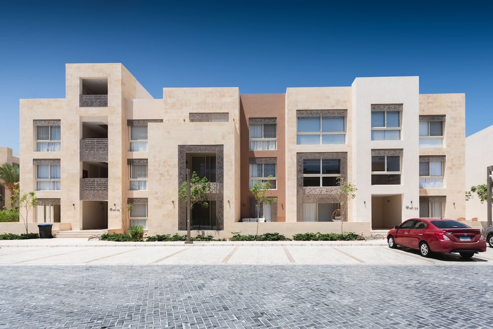 Xuru Stays I Exotic 1bdr w/ Outdoor Terrace Pool & Beach Access