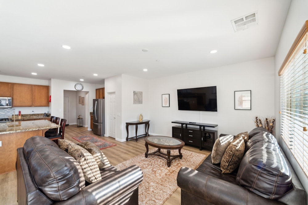 Charming Pet-friendly Getaway In Sunny Beaumont 4 Bedroom Home