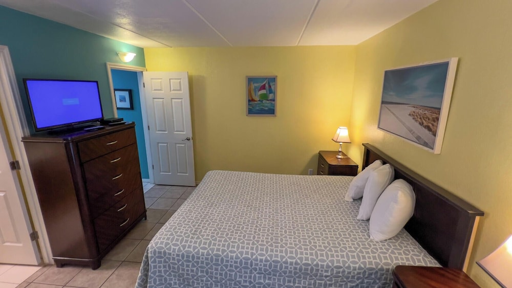 Island Condo - 1st Floor - Pool - Patio