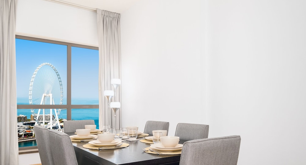 LUX The Premium Dubai Eye View Suite 2