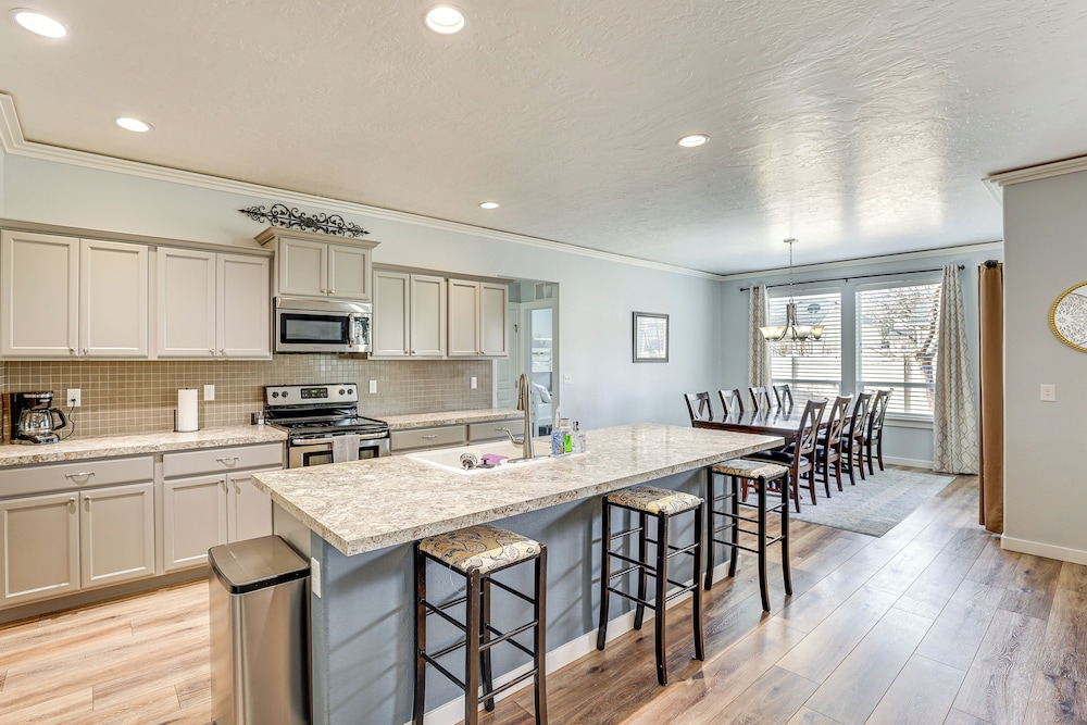 Kuna Group Getaway w/ Patio & Grill